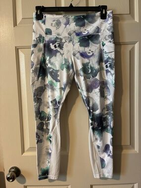 Athleta Mundra Watercolor Floral Print 7/8 Leggings w pockets and mesh inserts